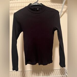 Uniqlo Black Long Sleeve mock neck Ribbed Top. Size M